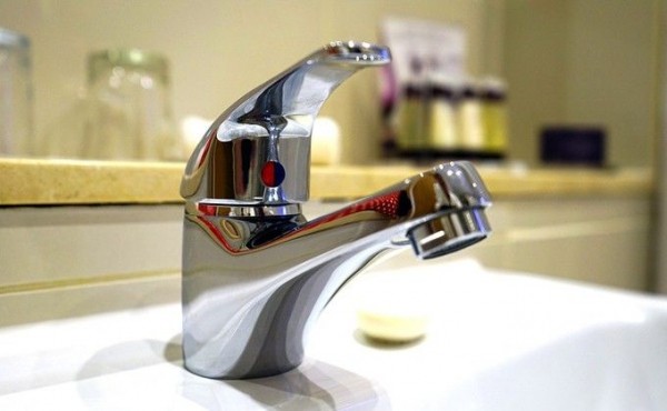 Семь аварий в Бердске оставили без воды 30 многоквартирных домов