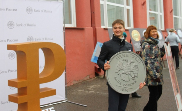 Миллиард наличкой и редчайшие монеты показали новосибирцам