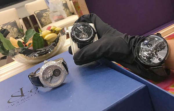 «Он не заплатил ни копейки, Оксане пришлось продать свадебное кольцо»: экс-король Малайзии оставил без денег русскую жену и сына «Он не заплатил ни копейки, Оксане пришлось продать свадебное кольцо»: экс-король Малайзии оставил без денег русскую жену и сына