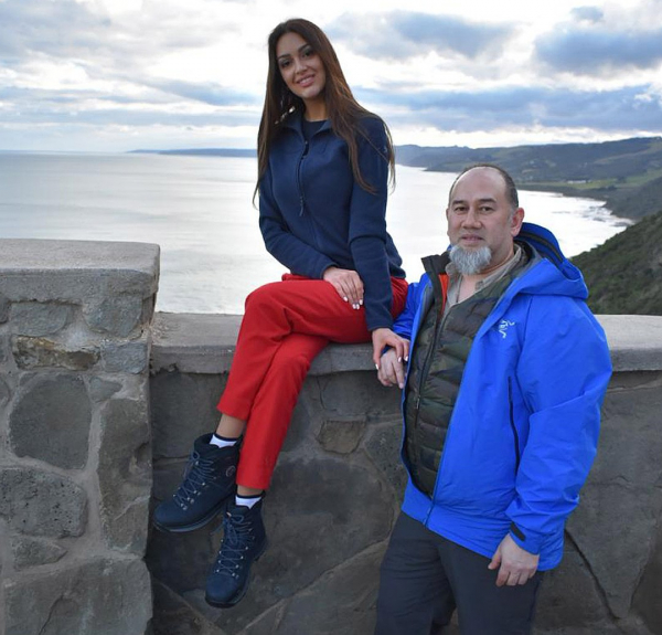 «Он не заплатил ни копейки, Оксане пришлось продать свадебное кольцо»: экс-король Малайзии оставил без денег русскую жену и сына «Он не заплатил ни копейки, Оксане пришлось продать свадебное кольцо»: экс-король Малайзии оставил без денег русскую жену и сына