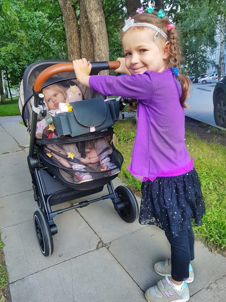 Девочка без эмоций: обычная гематома превратила здорового ребенка в инвалида