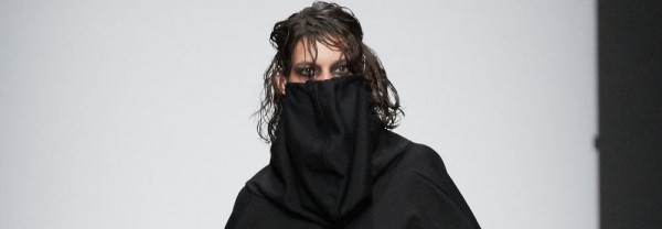 Чёрно-красный киберпанк показала в&nbsp;Москве дизайнер одежды из&nbsp;Новосибирска