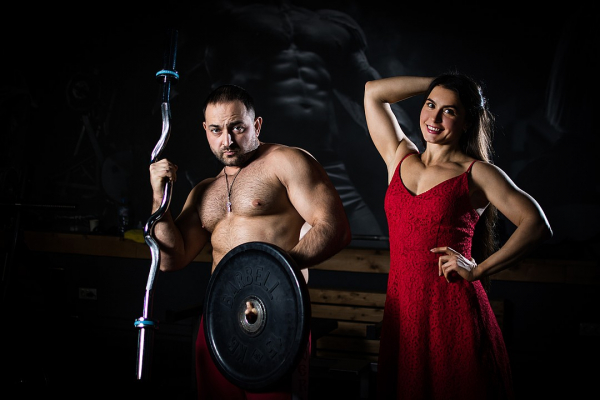 &laquo;Хочу попу, как футбольный мяч&raquo;: сибирячки, тягающие железо, показали свои мышцы