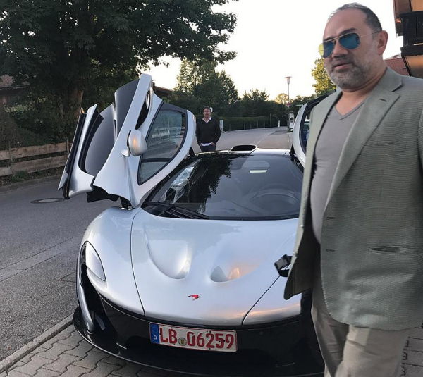 «Он не заплатил ни копейки, Оксане пришлось продать свадебное кольцо»: экс-король Малайзии оставил без денег русскую жену и сына «Он не заплатил ни копейки, Оксане пришлось продать свадебное кольцо»: экс-король Малайзии оставил без денег русскую жену и сына