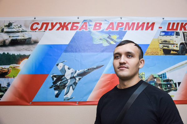 В армию так хочу, что есть не могу: парень скинул 37 кило из-за любви к Родине В армию так хочу, что есть не могу: парень скинул 37 кило из-за любви к Родине