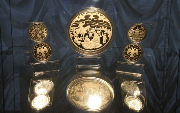 Миллиард наличкой и редчайшие монеты показали новосибирцам