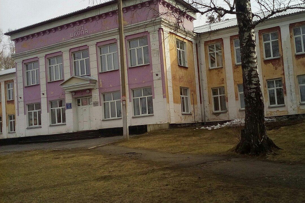 «Почему мой ребенок изгой?»: учительница отказалась брать в театр третьеклассника, чей отец - педофил