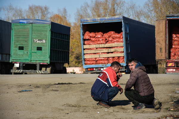 «Берут по 3 тысячи с каждого»: на рынке, где случилась перестрелка, рассказали о рэкете «Берут по 3 тысячи с каждого»: на рынке, где случилась перестрелка, рассказали о рэкете