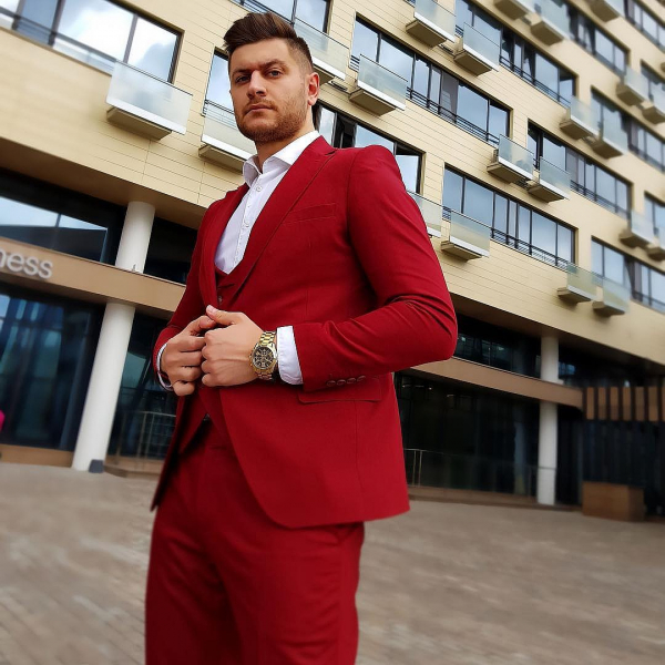 Сбежал от долгов к Бузовой: за топовым блогером Давой охотятся судебные приставы