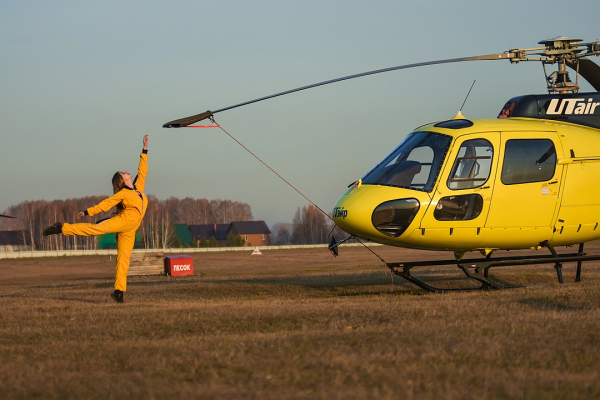 «Мы падаем на скорости 200 километров в час»: красотки-парашютистки рассказали про свои трюки «Мы падаем на скорости 200 километров в час»: красотки-парашютистки рассказали про свои трюки