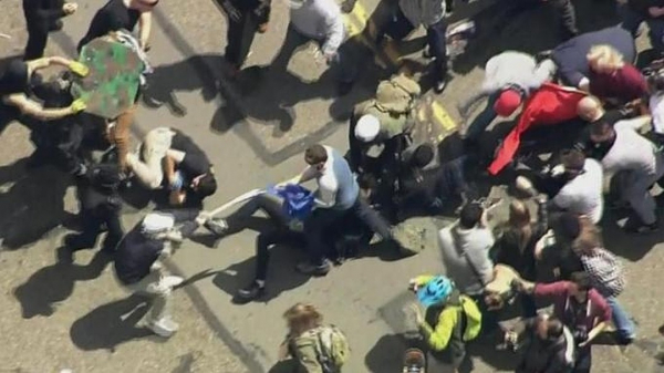 Работники рынка, где прошли беспорядки со стрельбой, назвали конкретные имена рэкетиров Работники рынка, где прошли беспорядки со стрельбой, назвали конкретные имена рэкетиров