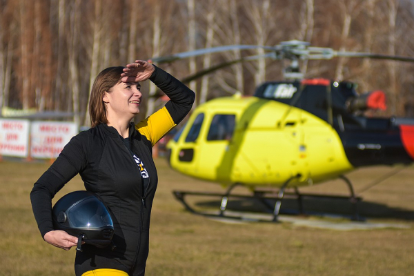 «Мы падаем на скорости 200 километров в час»: красотки-парашютистки рассказали про свои трюки «Мы падаем на скорости 200 километров в час»: красотки-парашютистки рассказали про свои трюки
