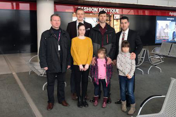 Отец, "выкравший" своих детей из Швеции, все-таки вернулся в Россию Отец, "выкравший" своих детей из Швеции, все-таки вернулся в Россию