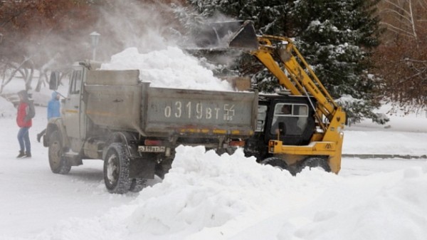 Более 800 единиц техники вышли на борьбу со снегом в Новосибирской области Более 800 единиц техники вышли на борьбу со снегом в Новосибирской области