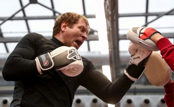 Бокс Емельяненко - Кокляев 29 ноября: где и во сколько смотреть по ТВ