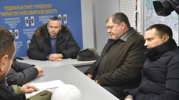 Губернатор экстренно прилетел из Москвы в Новосибирск из-за коммунальной аварии 