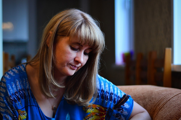 «Зачем ты их таких один за одним рожала»: откровения мамы тройняшек с ДЦП, у которой умер муж