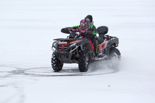 Конькобежный сезон на Обском водохранилище открыли новосибирцы Конькобежный сезон на Обском водохранилище открыли новосибирцы