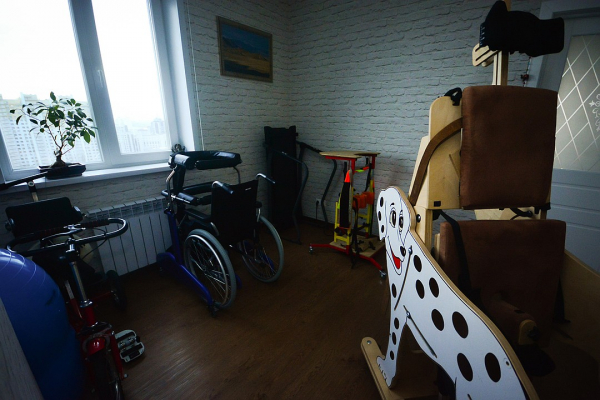 «Зачем ты их таких один за одним рожала»: откровения мамы тройняшек с ДЦП, у которой умер муж