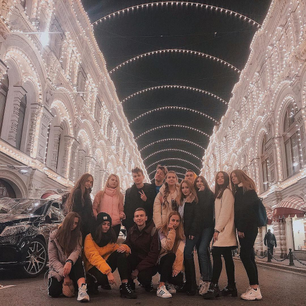 «Зачем мне образование?»: девушка ушла из школы и стала звездой Tik Tok - она зарабатывает по 150 тысяч рублей в месяц «Зачем мне образование?»: девушка ушла из школы и стала звездой Tik Tok - она зарабатывает по 150 тысяч рублей в месяц