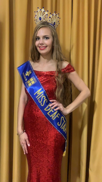 История сибирской Золушки: как глухая уборщица из России покорила подиум в Италии