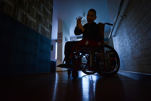 «Зачем ты их таких один за одним рожала»: откровения мамы тройняшек с ДЦП, у которой умер муж