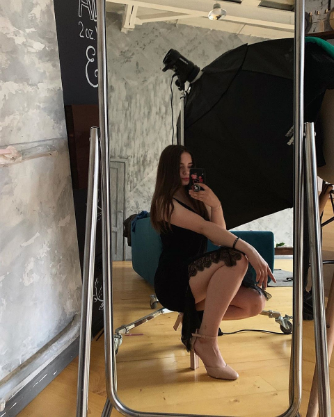 «Зачем мне образование?»: девушка ушла из школы и стала звездой Tik Tok - она зарабатывает по 150 тысяч рублей в месяц «Зачем мне образование?»: девушка ушла из школы и стала звездой Tik Tok - она зарабатывает по 150 тысяч рублей в месяц