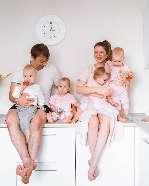 «Я - квадромама»: сибирячка раскрутила страничку в «Инстаграме» с помощью няшек-четверняшек «Я - квадромама»: сибирячка раскрутила страничку в «Инстаграме» с помощью няшек-четверняшек