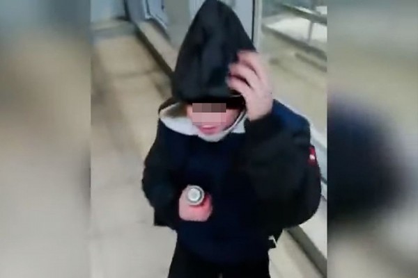 &laquo;Врачи 40 минут его откачивали&raquo;: 12-летний школьник умер в кафе, надышавшись газом из баллончика