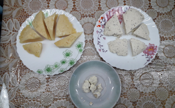 Шесть коров ради выживания держит мать шестерых детей в Чанах