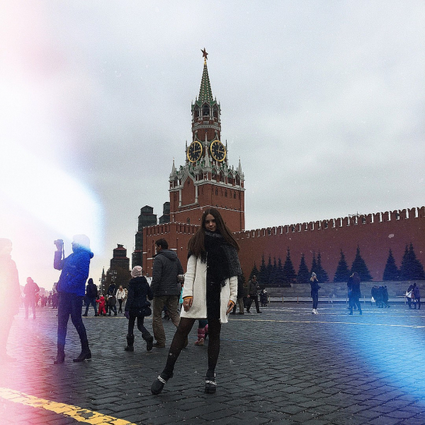 «Зачем мне образование?»: девушка ушла из школы и стала звездой Tik Tok - она зарабатывает по 150 тысяч рублей в месяц «Зачем мне образование?»: девушка ушла из школы и стала звездой Tik Tok - она зарабатывает по 150 тысяч рублей в месяц