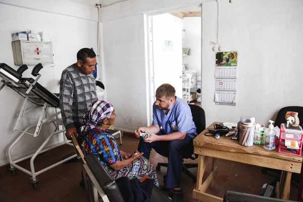 Зубная щетка ценнее айфона, а колу пьют вместо воды: дневник новосибирского врача, спасавшего детей в трущобах Америки Зубная щетка ценнее айфона, а колу пьют вместо воды: дневник новосибирского врача, спасавшего детей в трущобах Америки