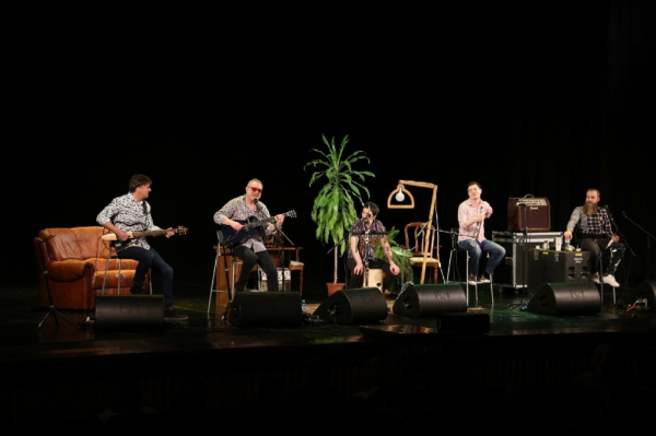 Евгений Маргулис – на квартирнике отличились Баста, Чиж и Лолита Евгений Маргулис – на квартирнике отличились Баста, Чиж и Лолита