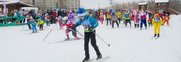 Бабушка в&nbsp;костюме Снегурочки вышла на&nbsp;лыжню в&nbsp;Новосибирске