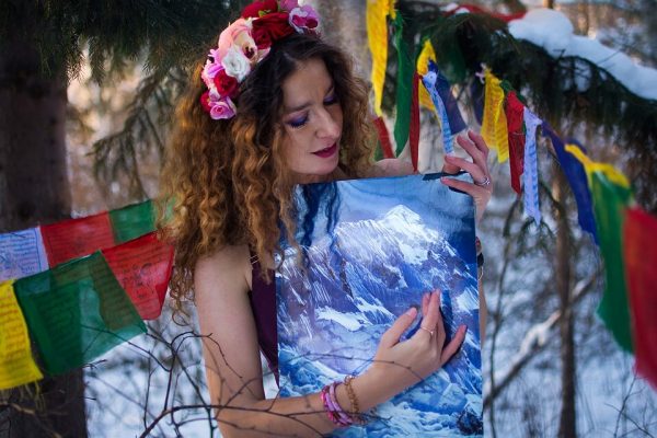 «Мы лежали в одном спальнике, но Витя держался»: сибирячки уходят из офисов в горы, чтобы найти любовь