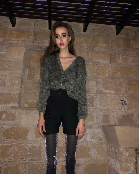 «Довела себя до комы»: модель выгнали с подиума из-за пугающей худобы «Довела себя до комы»: модель выгнали с подиума из-за пугающей худобы