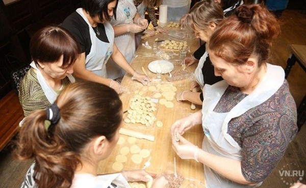 Новосибирцы слепили 18 тысяч пельменей в пользу приемных детей Новосибирцы слепили 18 тысяч пельменей в пользу приемных детей