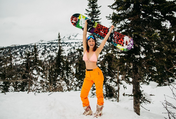 «Мы лежали в одном спальнике, но Витя держался»: сибирячки уходят из офисов в горы, чтобы найти любовь