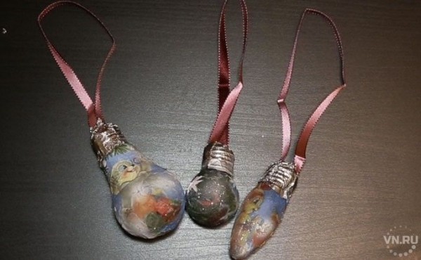 Как сделать елочную игрушку из лампочки своими руками &ndash; видеоинструкция