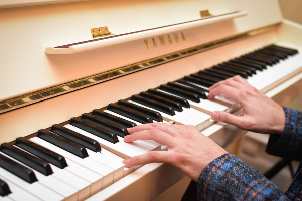 «Я не потерял зрение - я приобрел мрак»: история ослепшего студента, который играет в ресторанах и танцует кизомбу «Я не потерял зрение - я приобрел мрак»: история ослепшего студента, который играет в ресторанах и танцует кизомбу