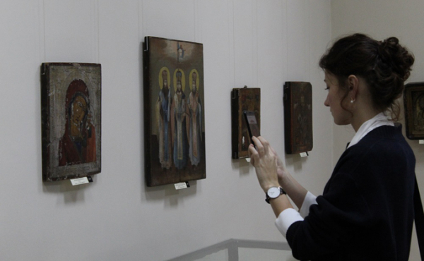 Аудиогид в смартфоне рассказывает о выставке икон в Искитиме