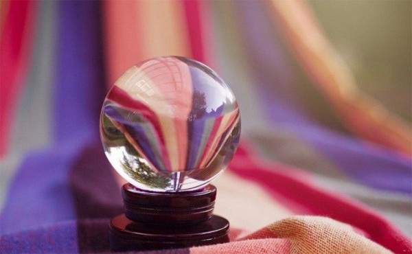 Почему россияне 21 века верят в магов и гадания, объясняет социолог