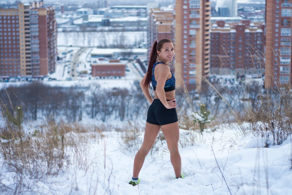 «Мы лежали в одном спальнике, но Витя держался»: сибирячки уходят из офисов в горы, чтобы найти любовь