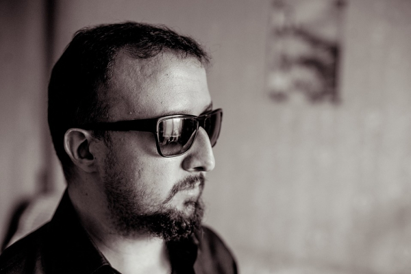 «Я не потерял зрение - я приобрел мрак»: история ослепшего студента, который играет в ресторанах и танцует кизомбу «Я не потерял зрение - я приобрел мрак»: история ослепшего студента, который играет в ресторанах и танцует кизомбу