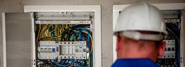 Электрики-аферисты орудуют в Новосибирске Электрики-аферисты орудуют в Новосибирске