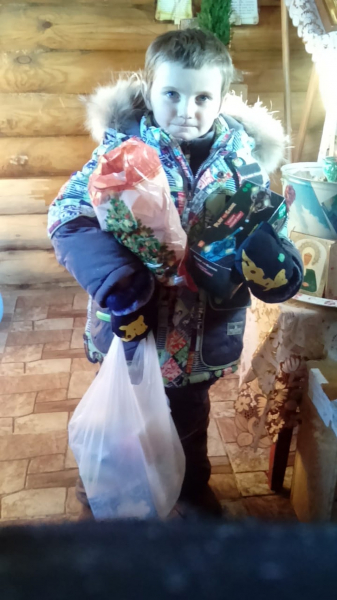 «Хотели помочь, а на нас полиция наехала»: сибиряка обвиняют в эксплуатации детей из-за фото ребенка с веником «Хотели помочь, а на нас полиция наехала»: сибиряка обвиняют в эксплуатации детей из-за фото ребенка с веником