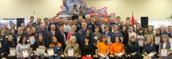 Сотню лучших волонтёров наградили в Новосибирске Сотню лучших волонтёров наградили в Новосибирске