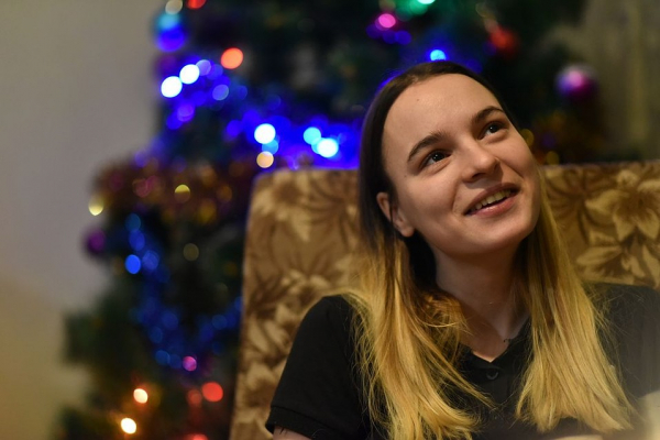 &laquo;Мама, посмотри на меня&raquo;: девочка, которую оставили умирать в мусорке, выжила и ищет родителей