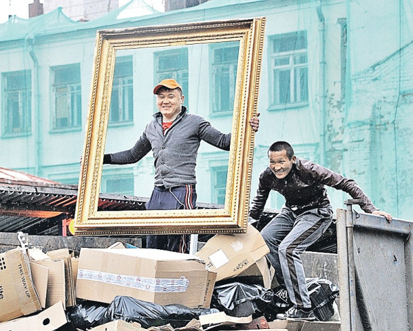 ВИП-гастарбайтеры: под видом академиков в Россию завозят дворников ВИП-гастарбайтеры: под видом академиков в Россию завозят дворников