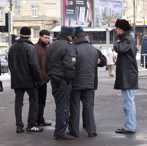 ВИП-гастарбайтеры: под видом академиков в Россию завозят дворников ВИП-гастарбайтеры: под видом академиков в Россию завозят дворников